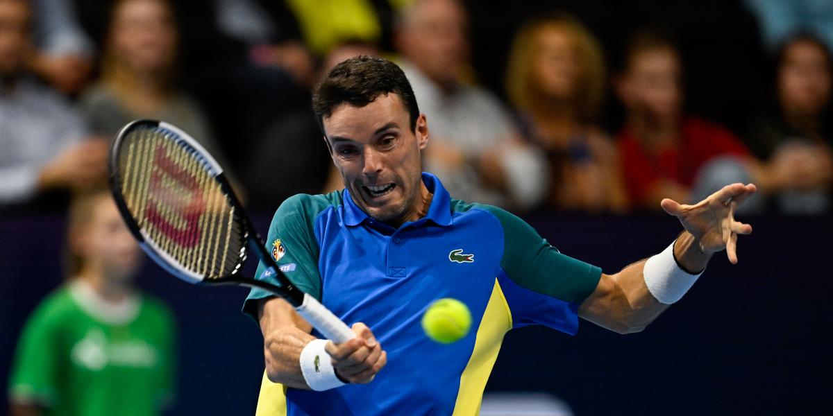 Rune también aparta a Bautista de la final de Basilea