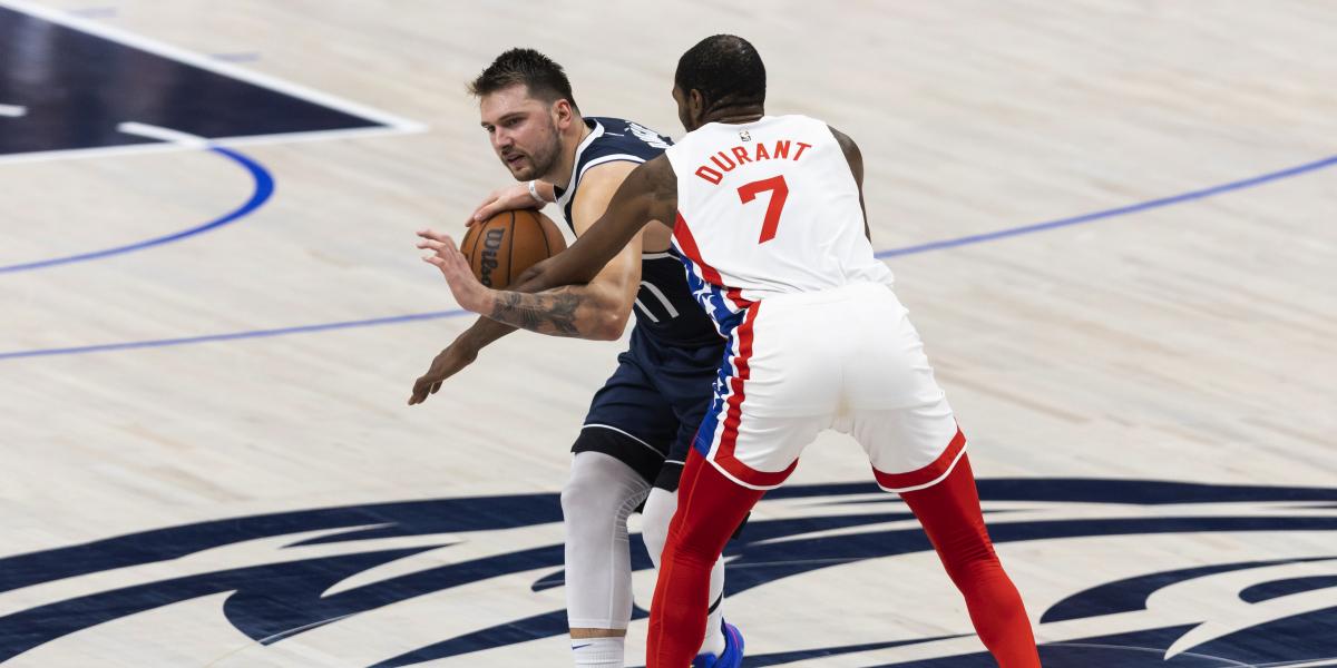 Otra noche redonda para Doncic, que fastidia a Durant