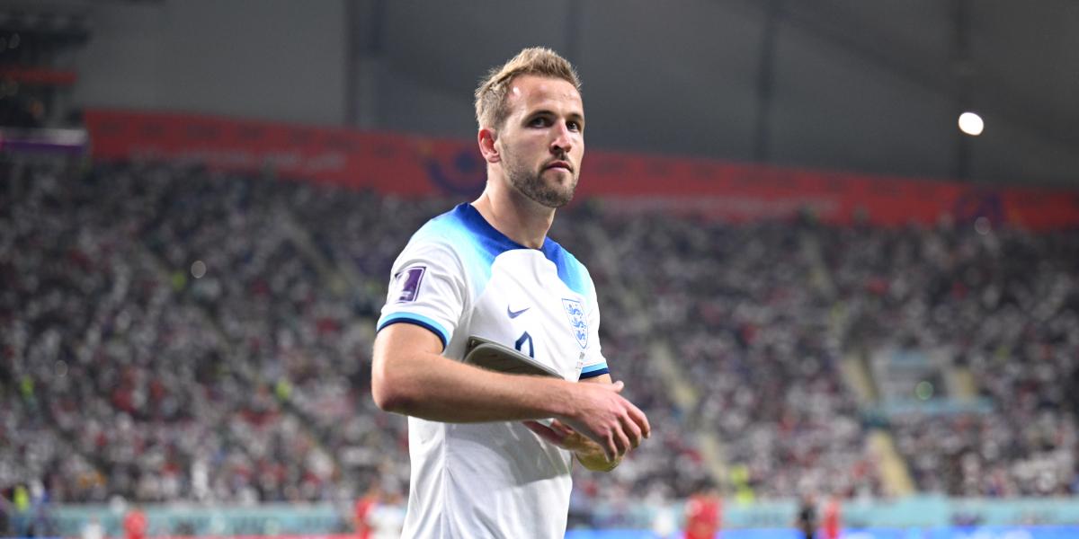 Kane se ejercita con normalidad y calma a Inglaterra