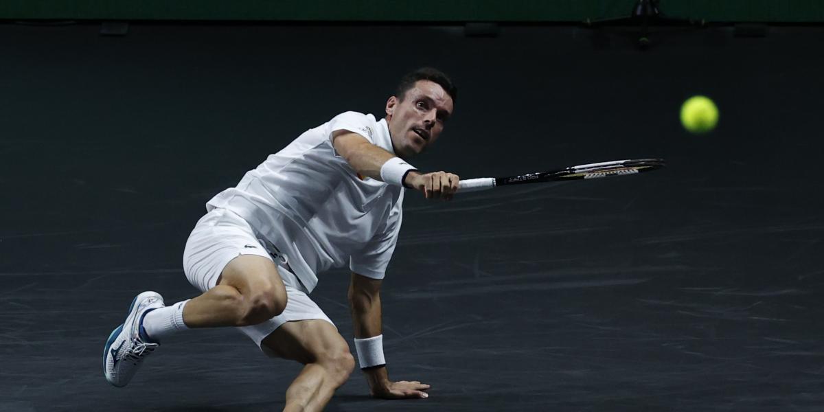 0-1: España, contra las cuerdas tras ceder Bautista ante Coric