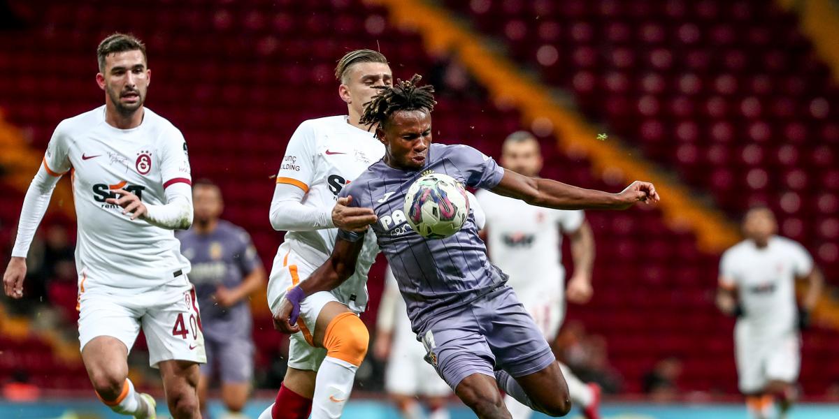 3-4: El Villarreal golea al Galatasaray en una gran primera parte