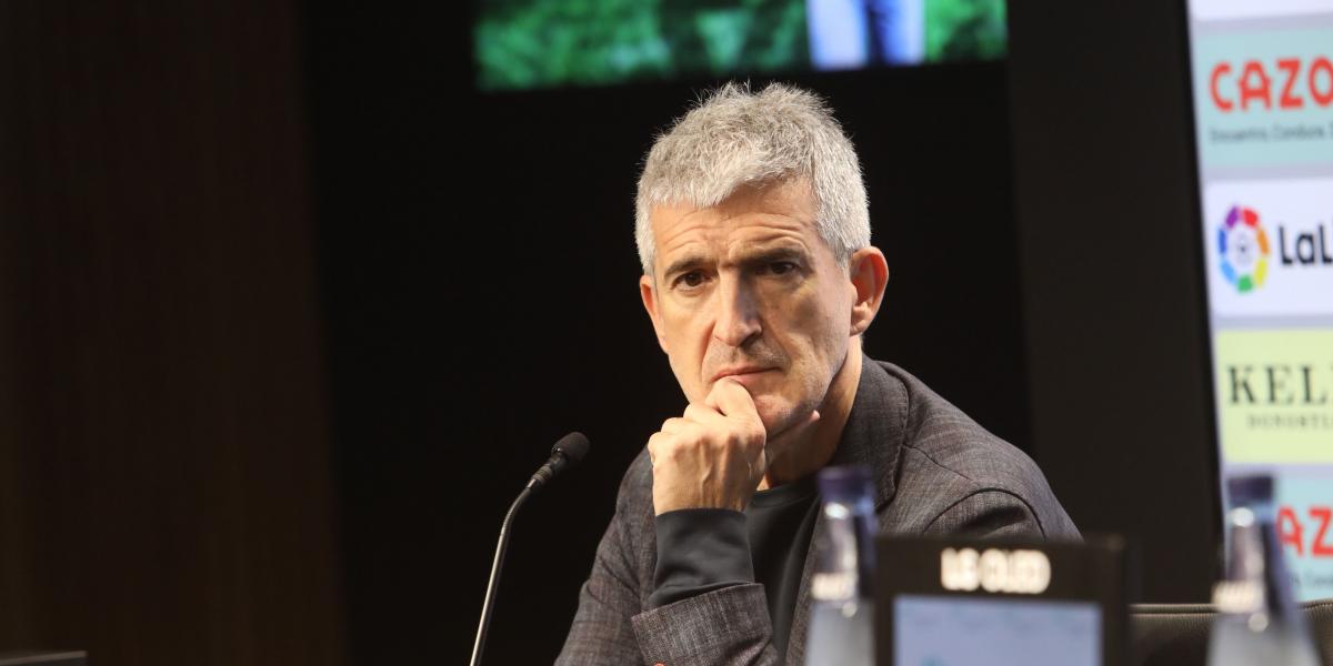 Olabe no tiene prisa para renovar a las estrellas