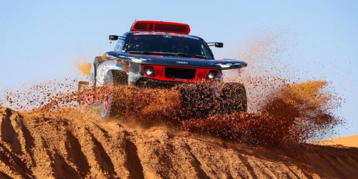 Así queda la clasificación del Dakar tras la etapa 8 en todas las categorías: Sainz aguanta los ataques de Loeb