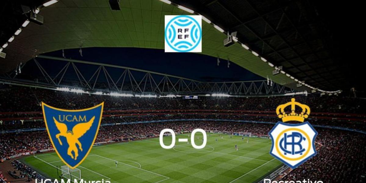 El UCAM Murcia y el Recreativo firman un empate sin goles (0-0)