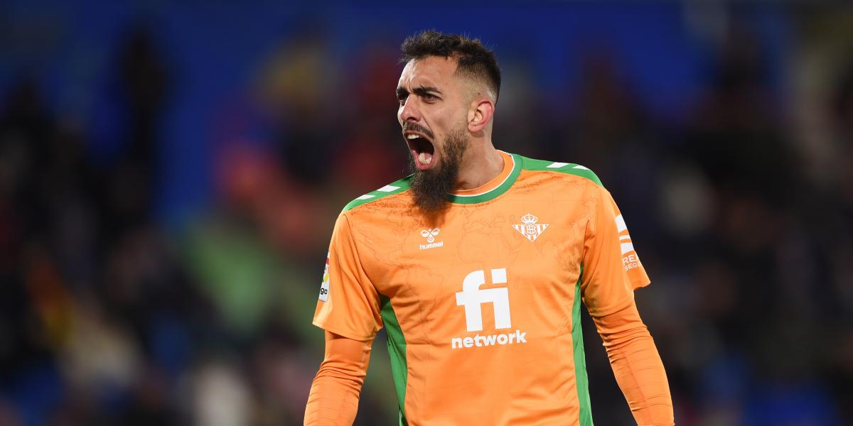 Borja da la victoria al Betis de penalti en el 86