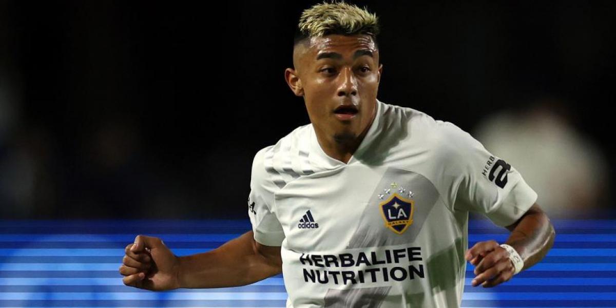 Julián Araujo llega este jueves a Barcelona