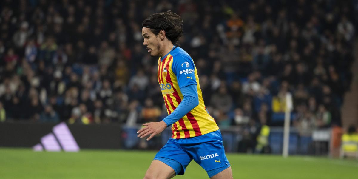 Cavani reaparece ante el equipo que más le persiguió