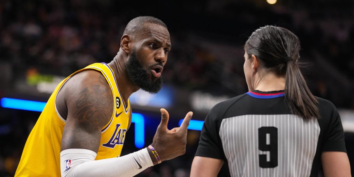 La estadística que le da la razón a LeBron James para quejarse a los árbitros
