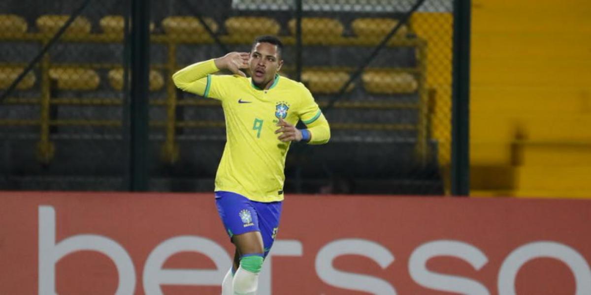 Vitor Roque sigue goleando y lo celebra como Messi