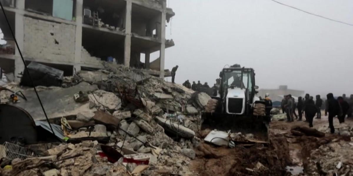 Aumentan a casi 2.600 los muertos en Turquía y Siria por los terremotos