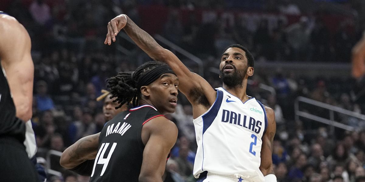 Kyrie Irving debuta con nota y victoria