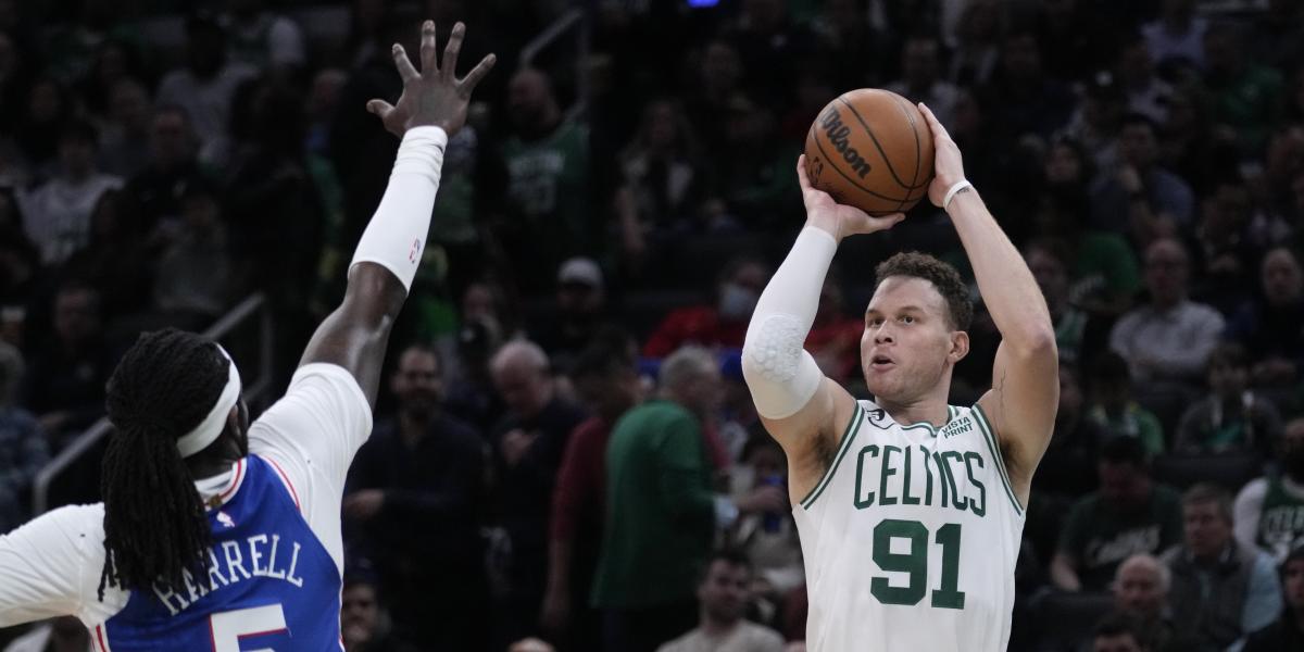Griffin alecciona a Harden y Embiid pero los Celtics lloran por Brown