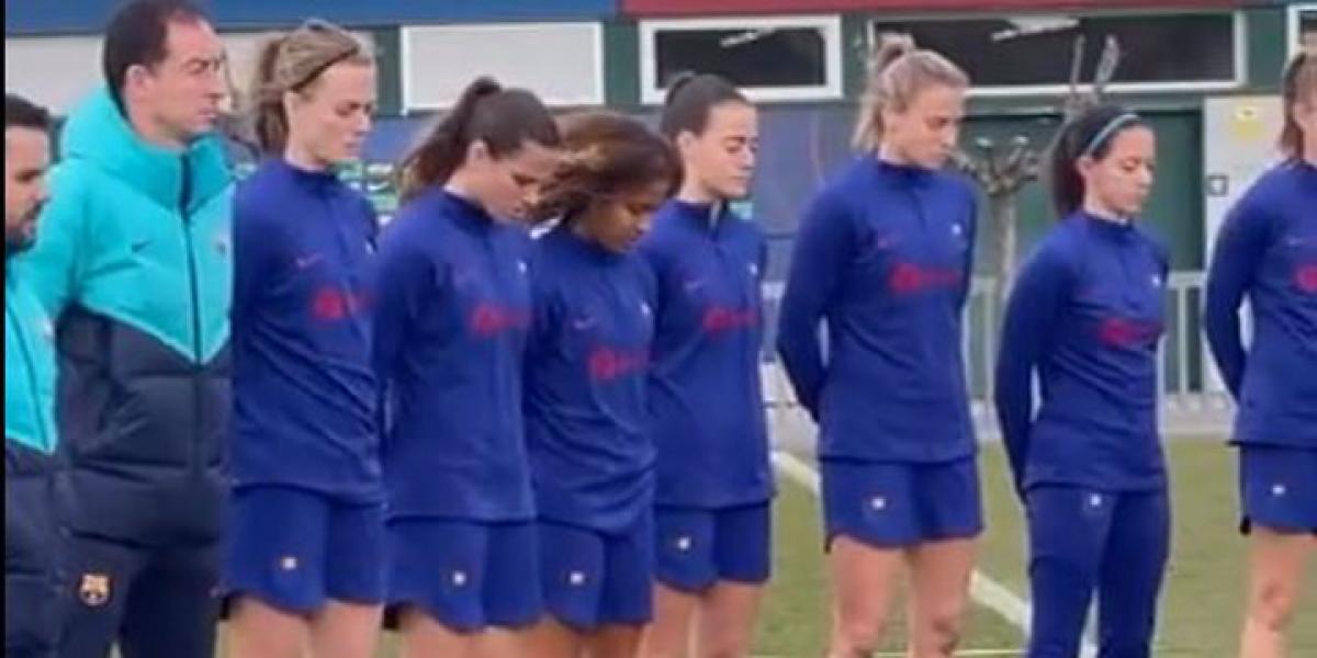 Emotivo minuto de silencio antes del entrenamiento del Barça femenino