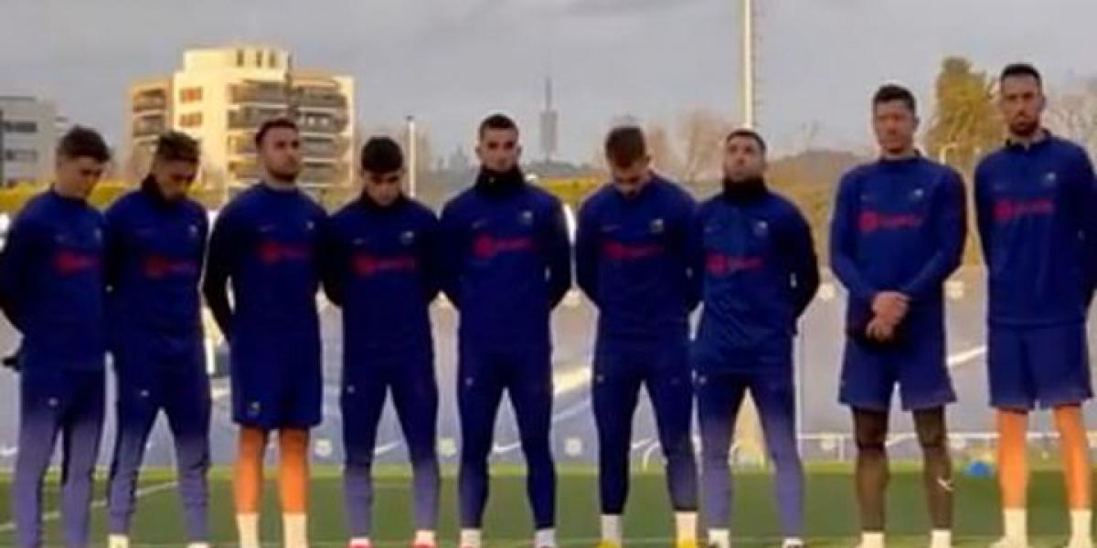 Minuto de silencio en el entrenamiento del Barça