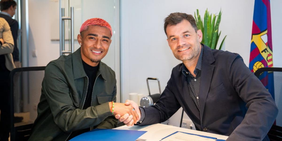 Oficial: Julián Araujo, jugador del Barça Atlètic hasta 2026