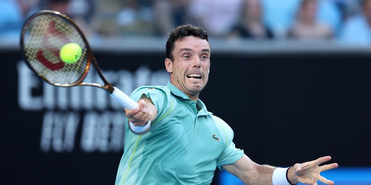 Bautista accede a la segunda ronda tras una durísima batalla con Fucsovics en Doha