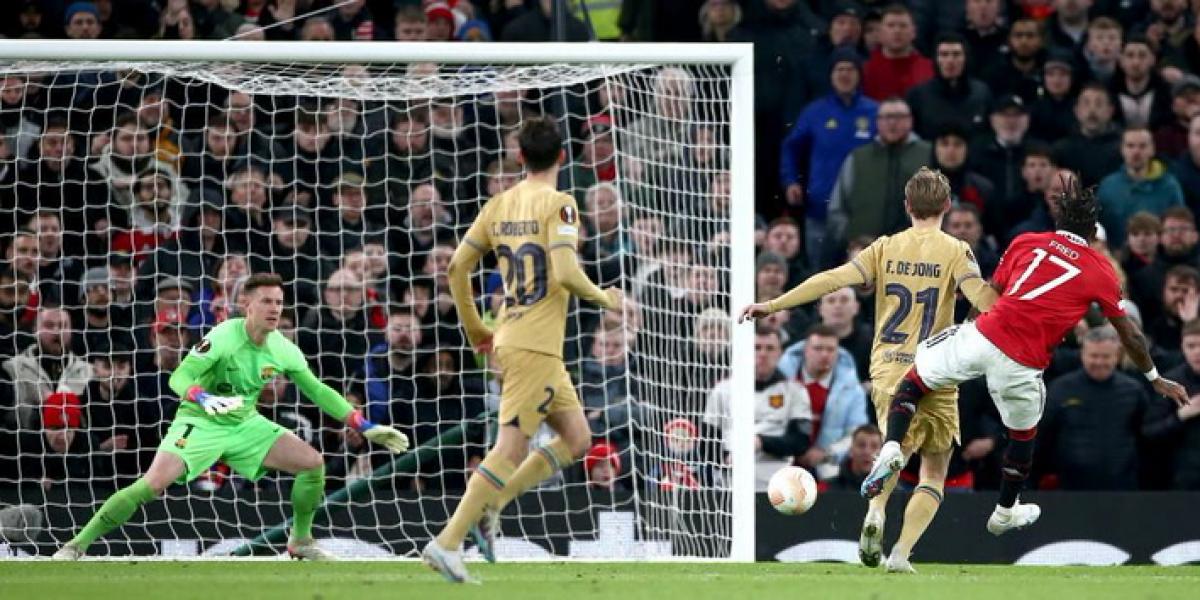 El Barça cae con honor en Old Trafford