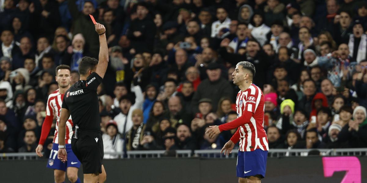 El Atlético, indignado por el arbitraje del derbi: Nada nuevo en el Bernabéu