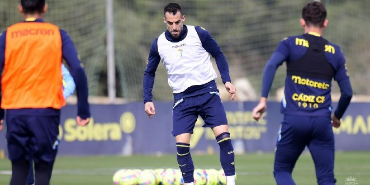 Negredo vuelve a entrenar con el grupo
