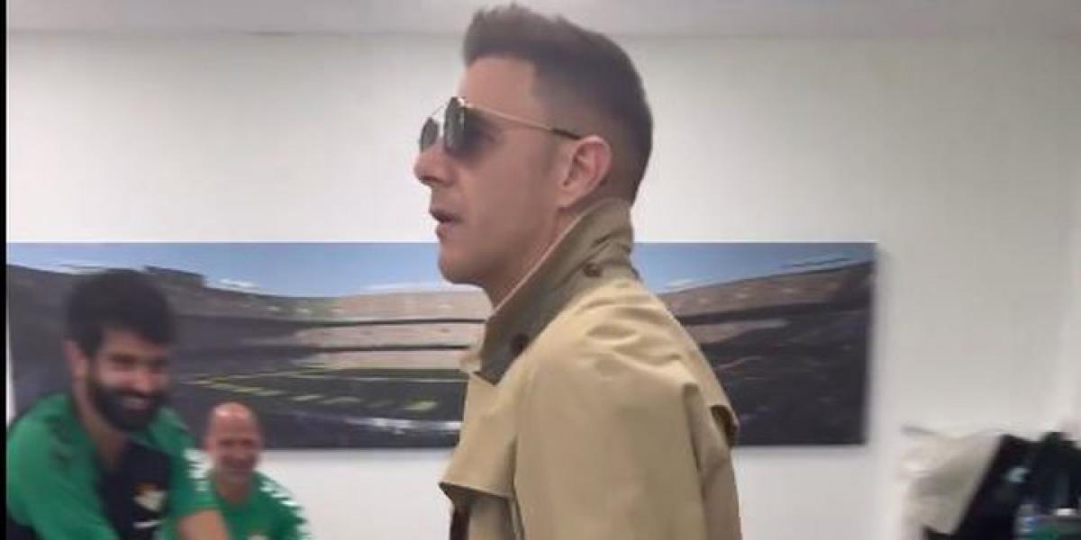 Joaquín lo vuelve a hacer: Cachondeo en el vestuario del Betis con su último modelito