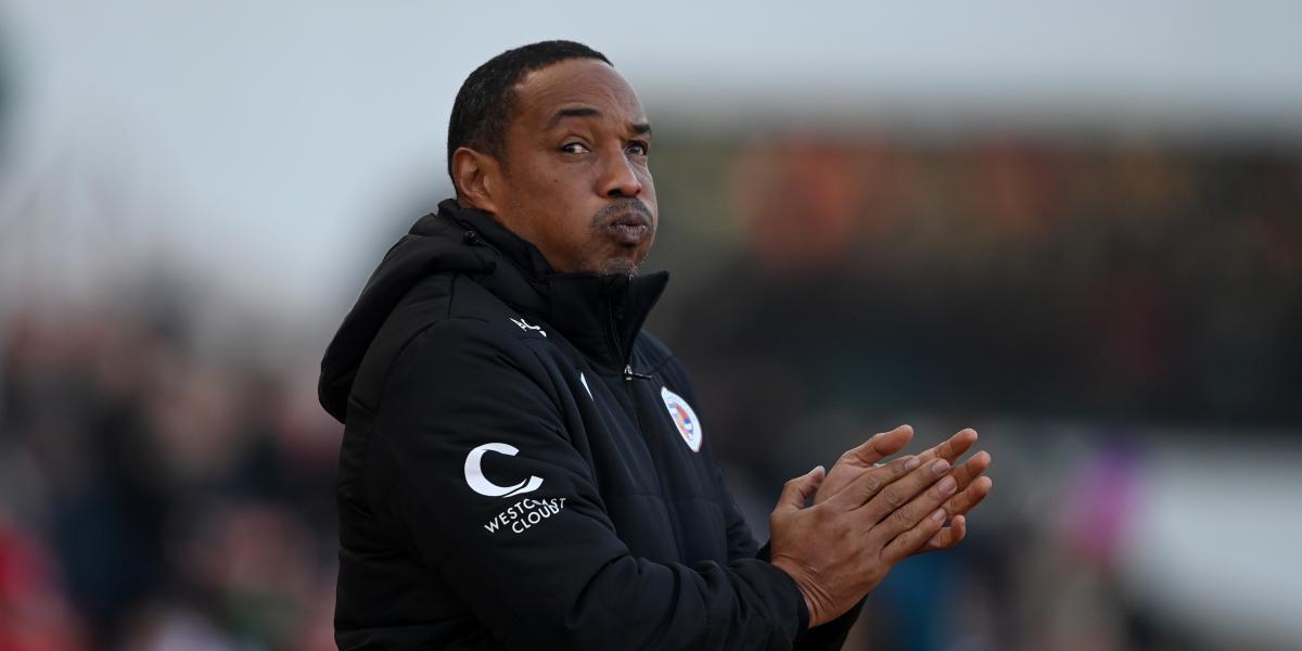 Un emblema del Manchester United, destituido