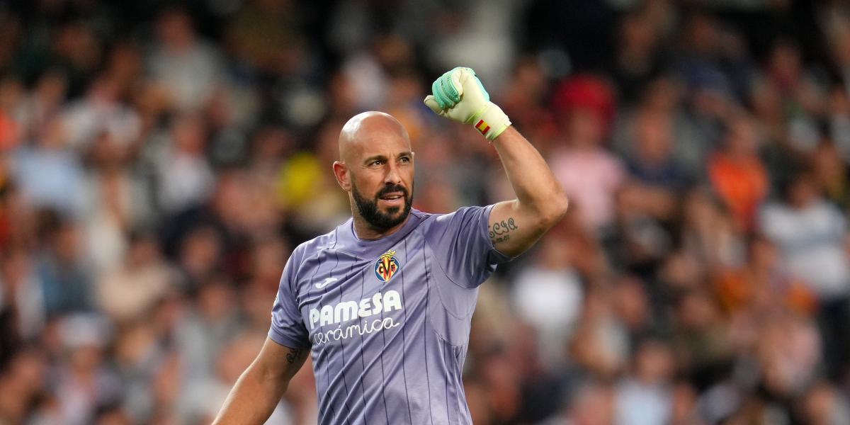 Homenaje a Pepe Reina por sus mil partidos
