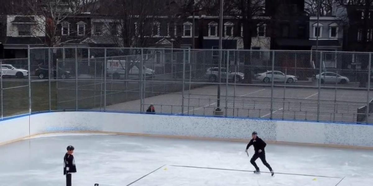 Una partida de tenis sobre hielo