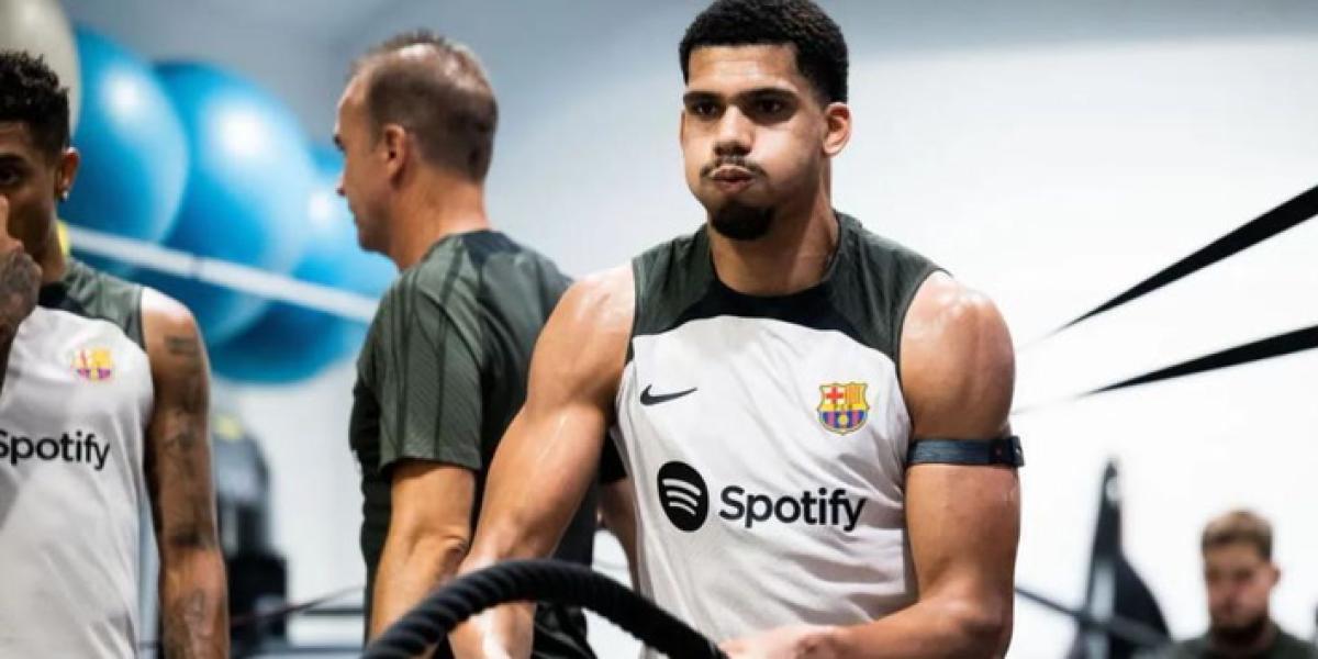 Así se machaca el Barça: el salto imposible de Araujo