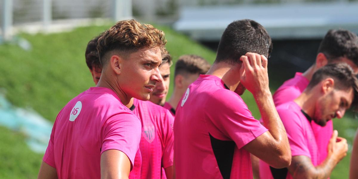 El Athletic traspasa a Petxarroman al Andorra