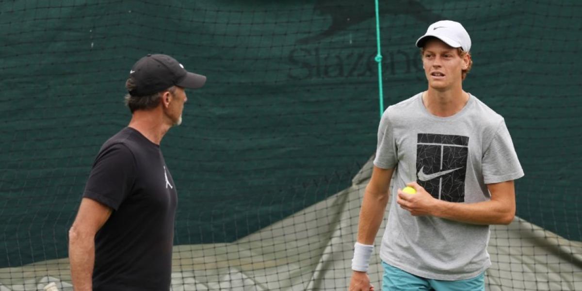 Jannik Sinner machaca a su entrenador