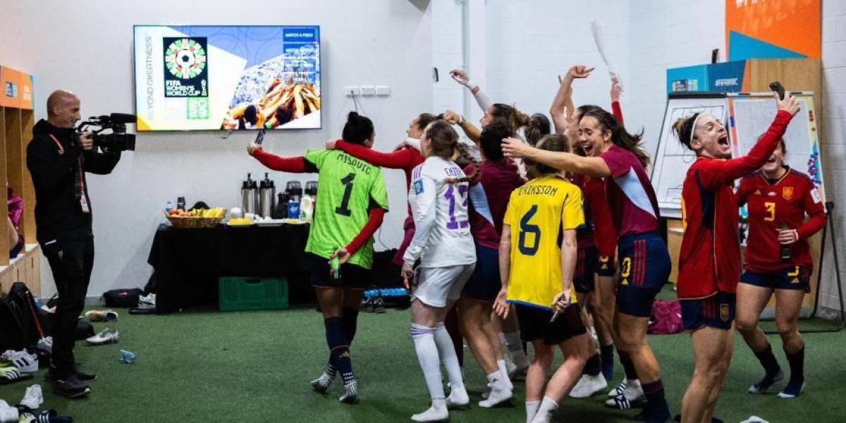 Las jugadoras lo dan todo en el vestuario... ¿excepto una?