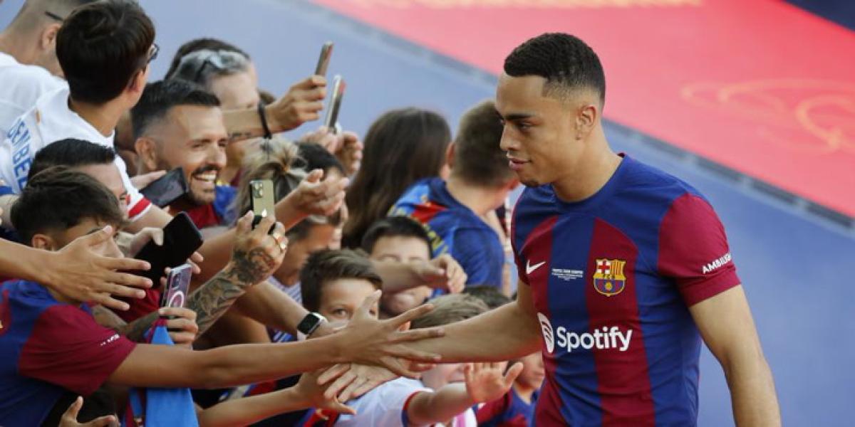 El Barça anuncia la cesión de Dest al PSV