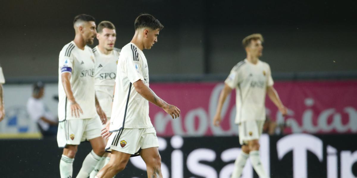 Dybala es sustituido tras recibir un fuerte golpe en la rodilla