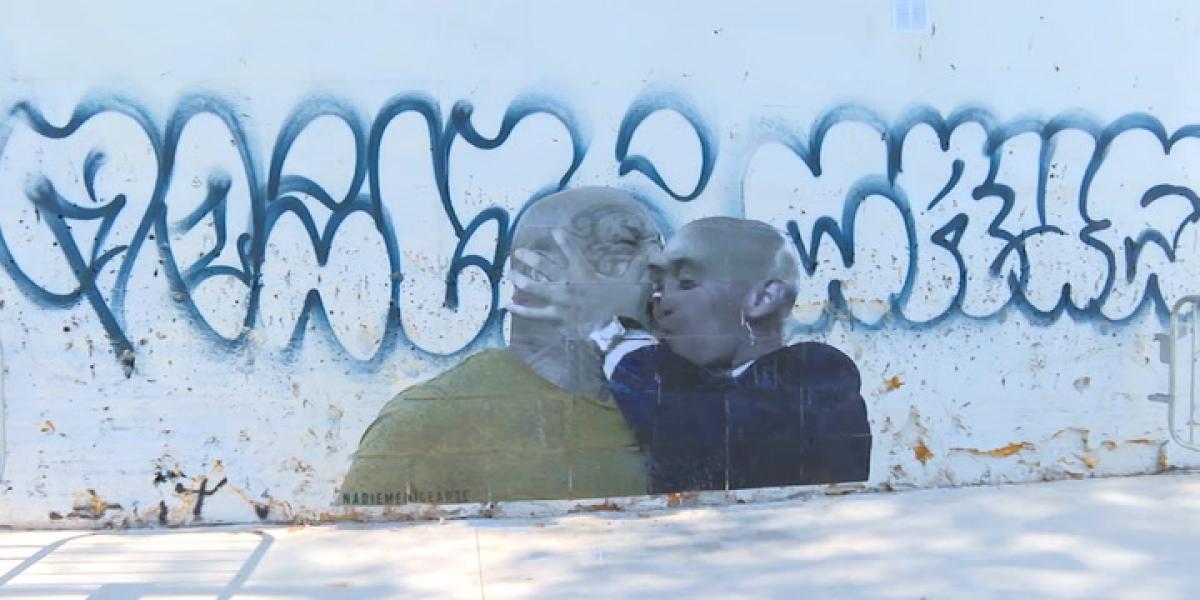 Aparece en Barcelona un mural en el que Rubiales besa a Mike Tyson