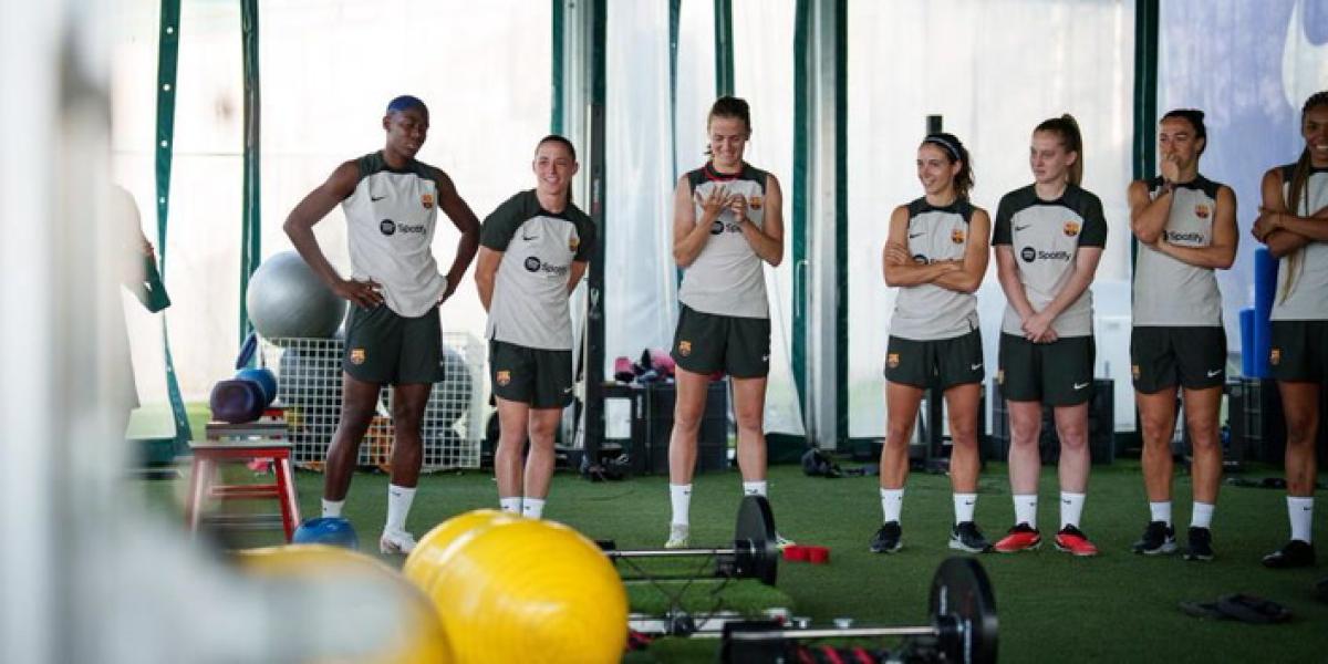 Primer entrenamiento con todas las internacionales, pendientes de la huelga