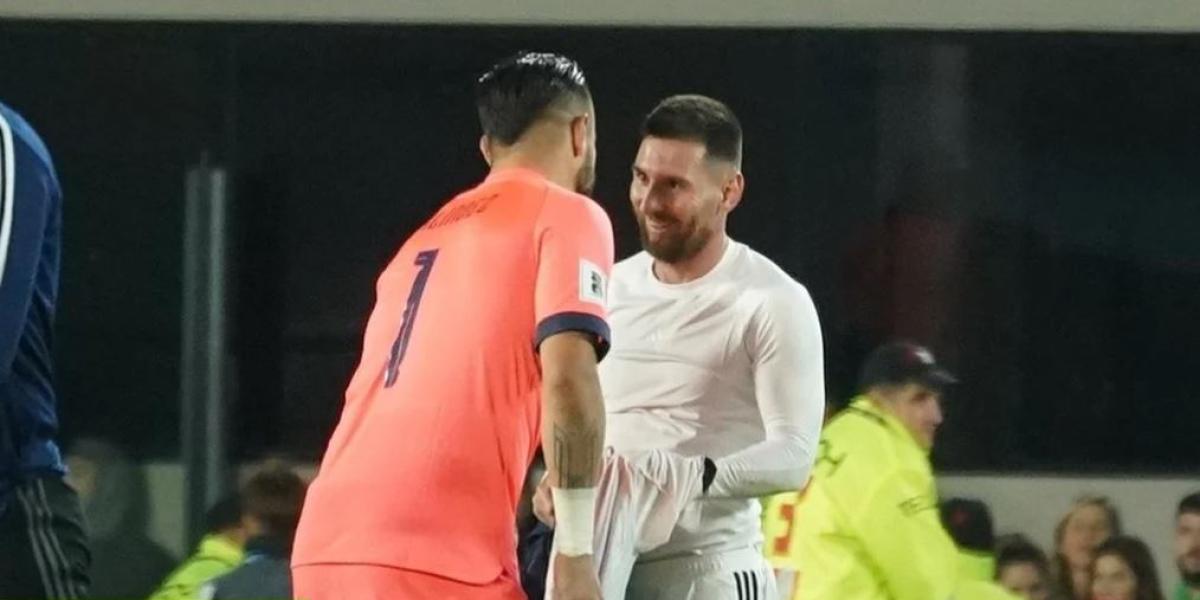 ¿Por qué Messi le dio su camiseta a un rival?