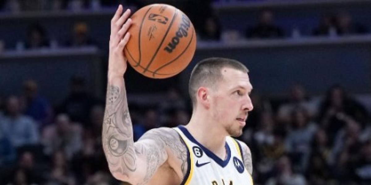 Daniel Theis apunta a los Clippers