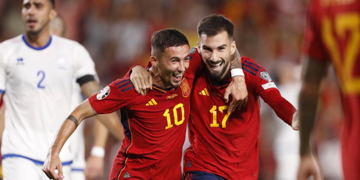 ¡Otro debut con gol en la Roja! Baena emula a Yamal al marcar en su primer entorchado