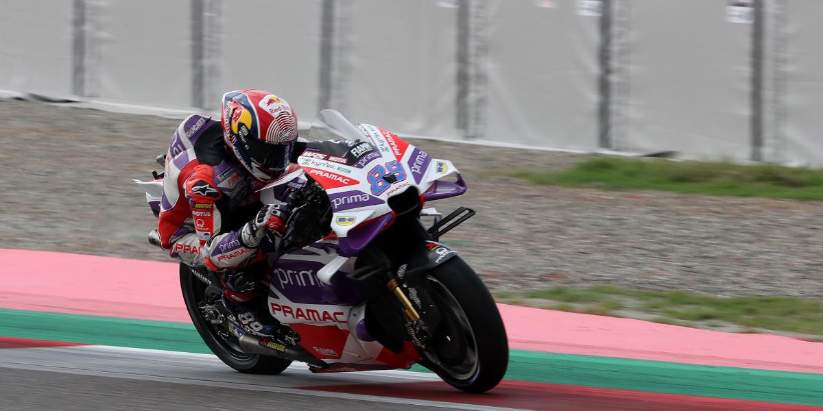 Jorge Martín mantiene la racha: lidera el FP1