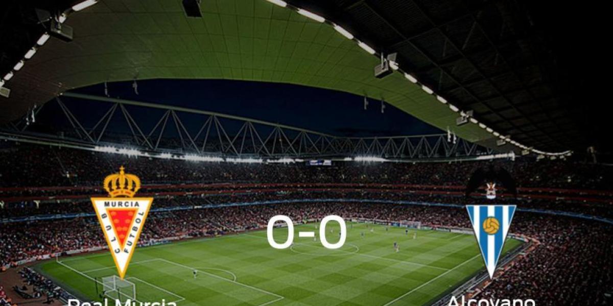 El Real Murcia y el Alcoyano empatan sin goles en el Estadio Enrique Roca de Murcia (0-0)