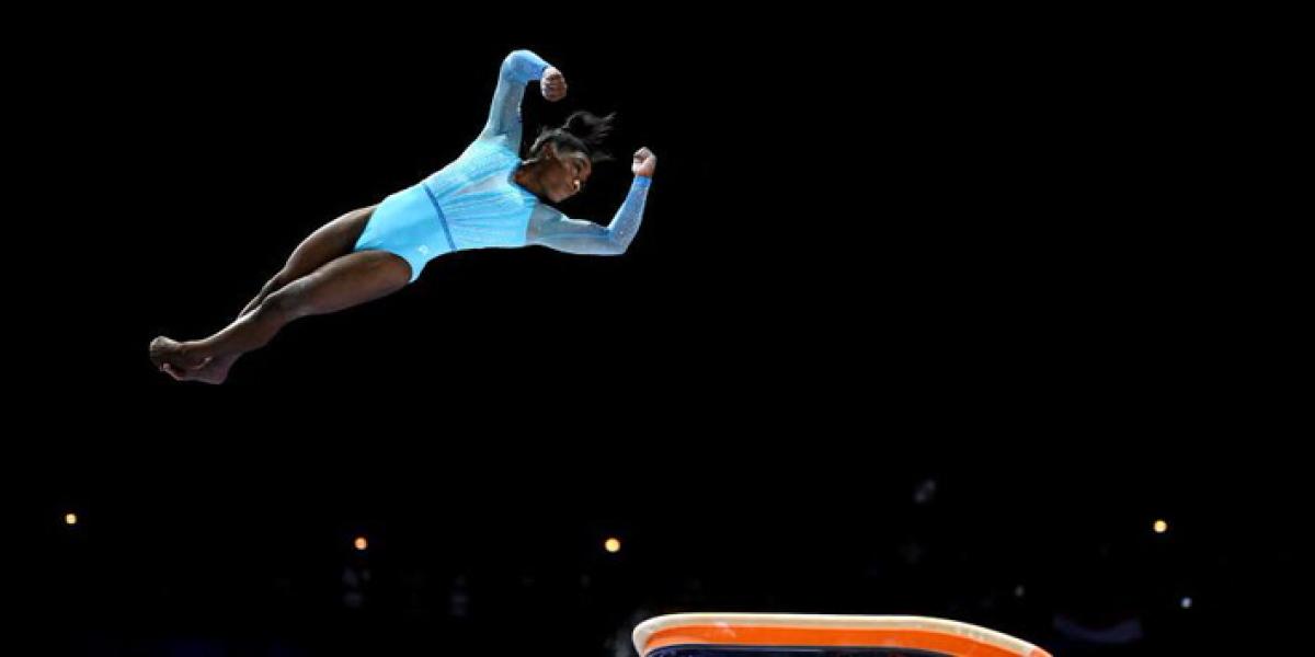 Espectacular salto de Simone Biles en el Mundial de Gimnasia
