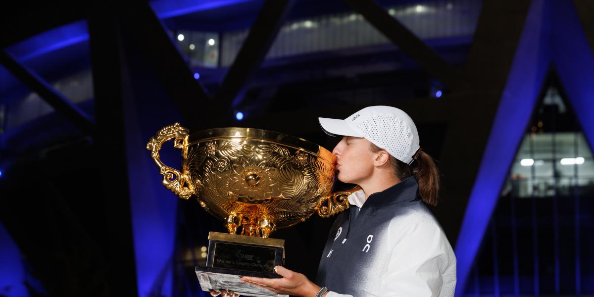 Swiatek acecha el número 1 de Sabalenka antes de la cita de maestras de Cancún