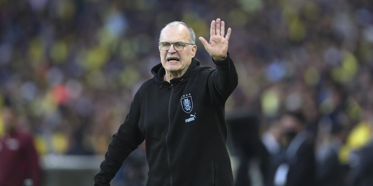 Bielsa sigue sin llamar a Suárez y Cavani; Uruguay, con solo un 9