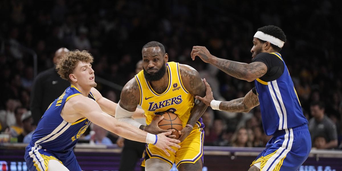 LeBron James y Stephen Curry no defraudan en su primer duelo de titanes