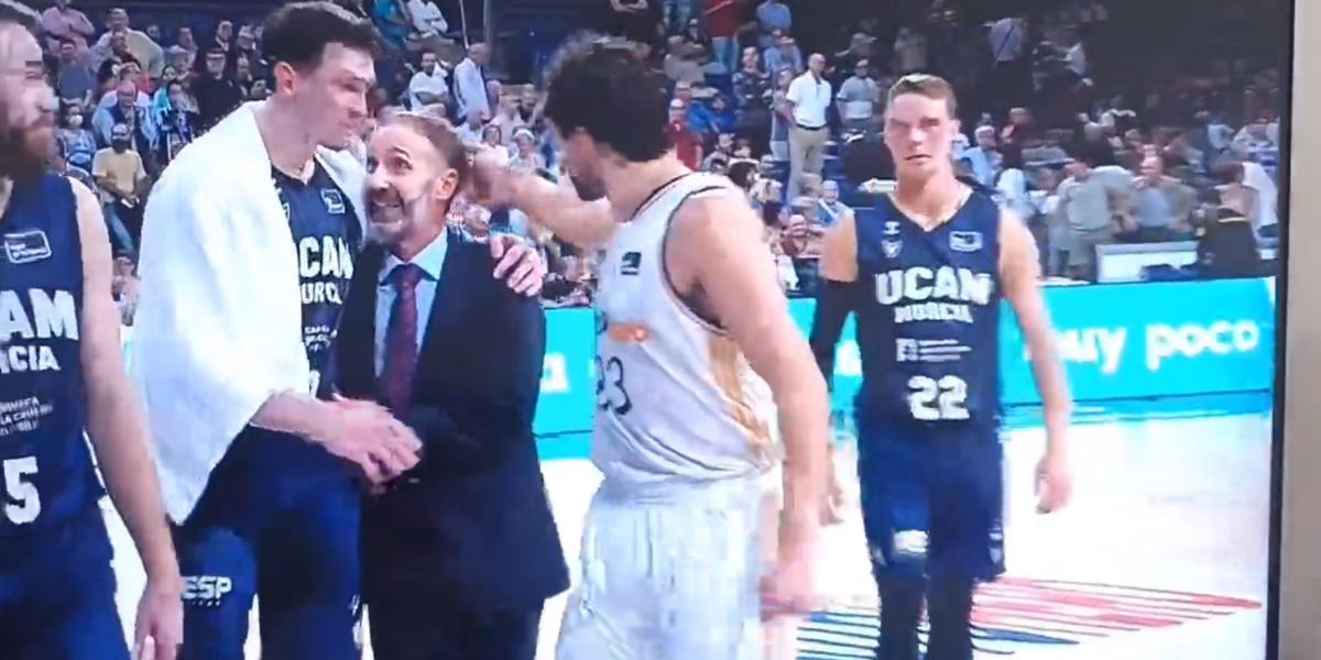 Llull (Real Madrid) la vuelve a liar al darle unas collejas a Sito Alonso