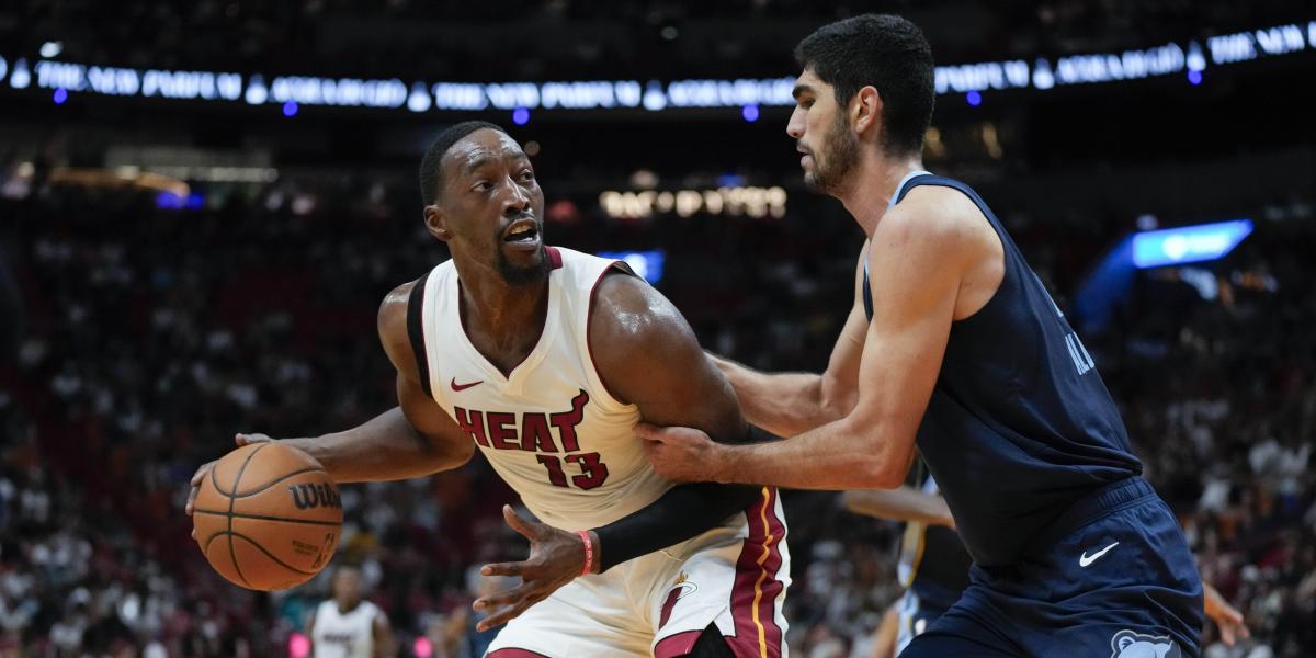 Aldama se luce con puntos, asistencia de lujo y triplazo contra los Heat