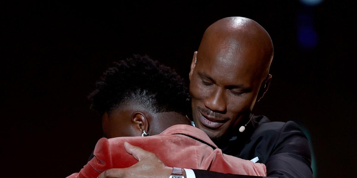 Drogba: Vinicius va a tener que armarse de coraje