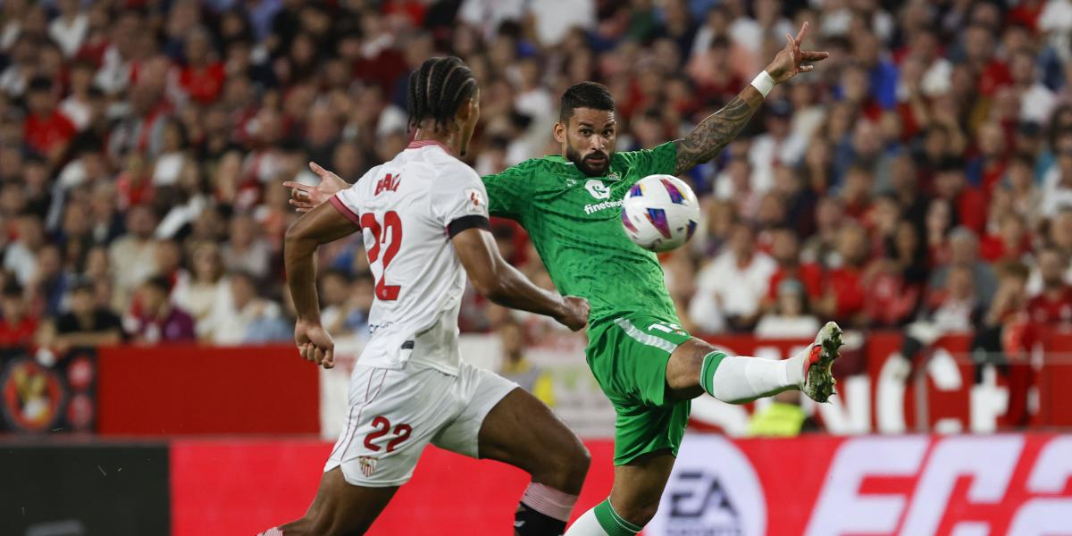 Badé, Nyland, Suso y Lamela, bajas en la lista del Sevilla ante el PSV