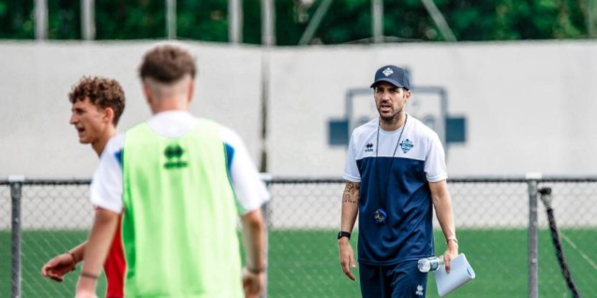 La nueva aventura de Cesc Fàbregas en el banquillo ya es oficial