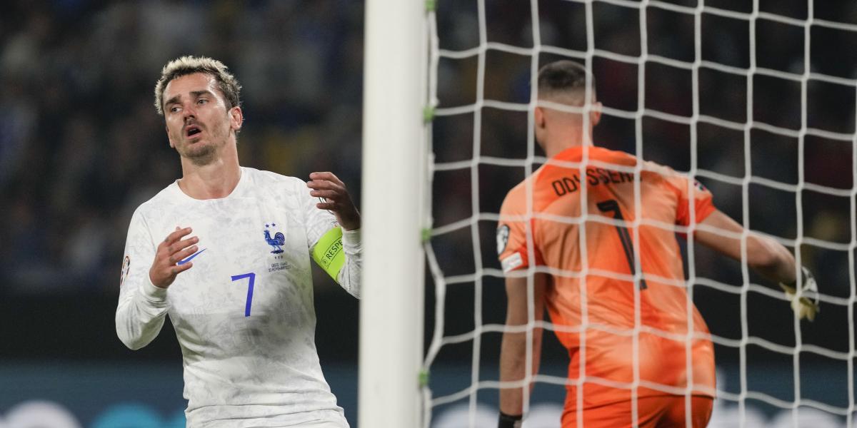 Griezmann capitaneó a Francia en un empate en Grecia que evita el perfect